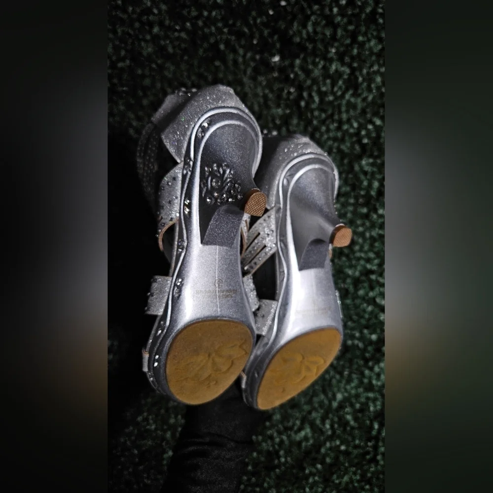 Dream Pairs Silver Strappy Heels